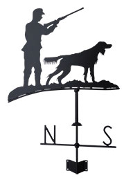 V&aelig;rhane jeger og hund med nord - sydkompass